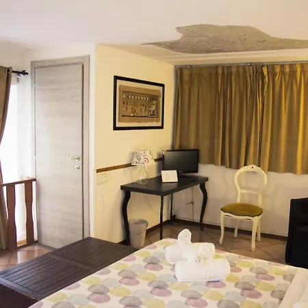 לינה וארוחת בוקר 7 Archi קומו